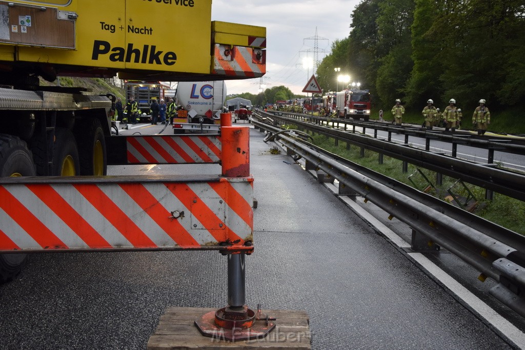 VU Gefahrgut LKW umgestuerzt A 4 Rich Koeln Hoehe AS Gummersbach P356.JPG - Miklos Laubert